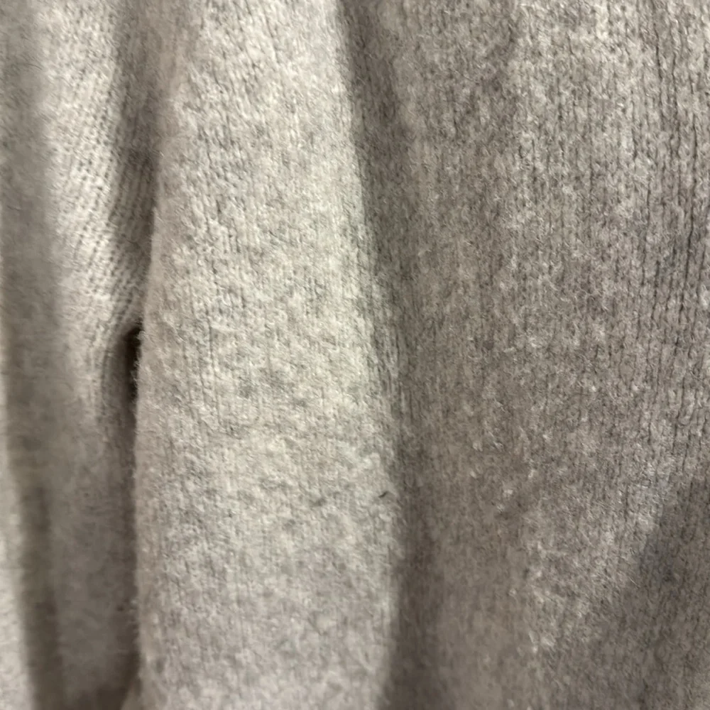Gap super soft long grey sweater with hood M but fits like a large - Picture 7 of 8